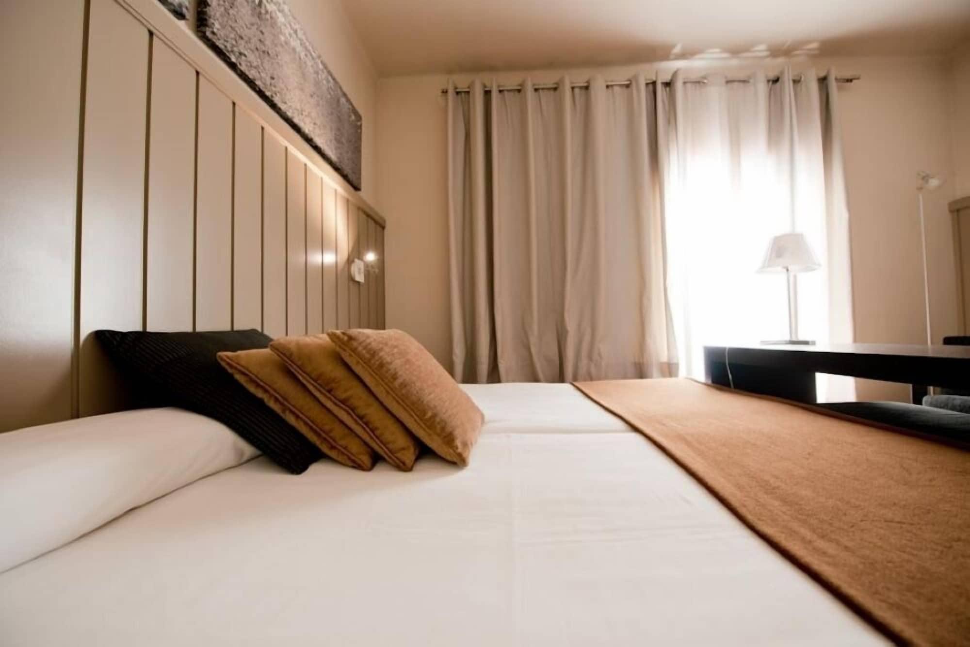 סורט Hotel Restaurant Pessets & Spa מראה חיצוני תמונה