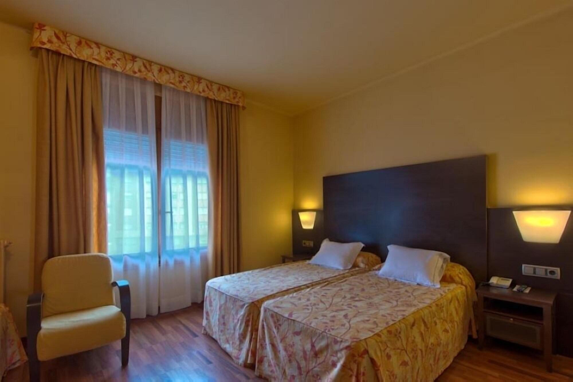 סורט Hotel Restaurant Pessets & Spa מראה חיצוני תמונה
