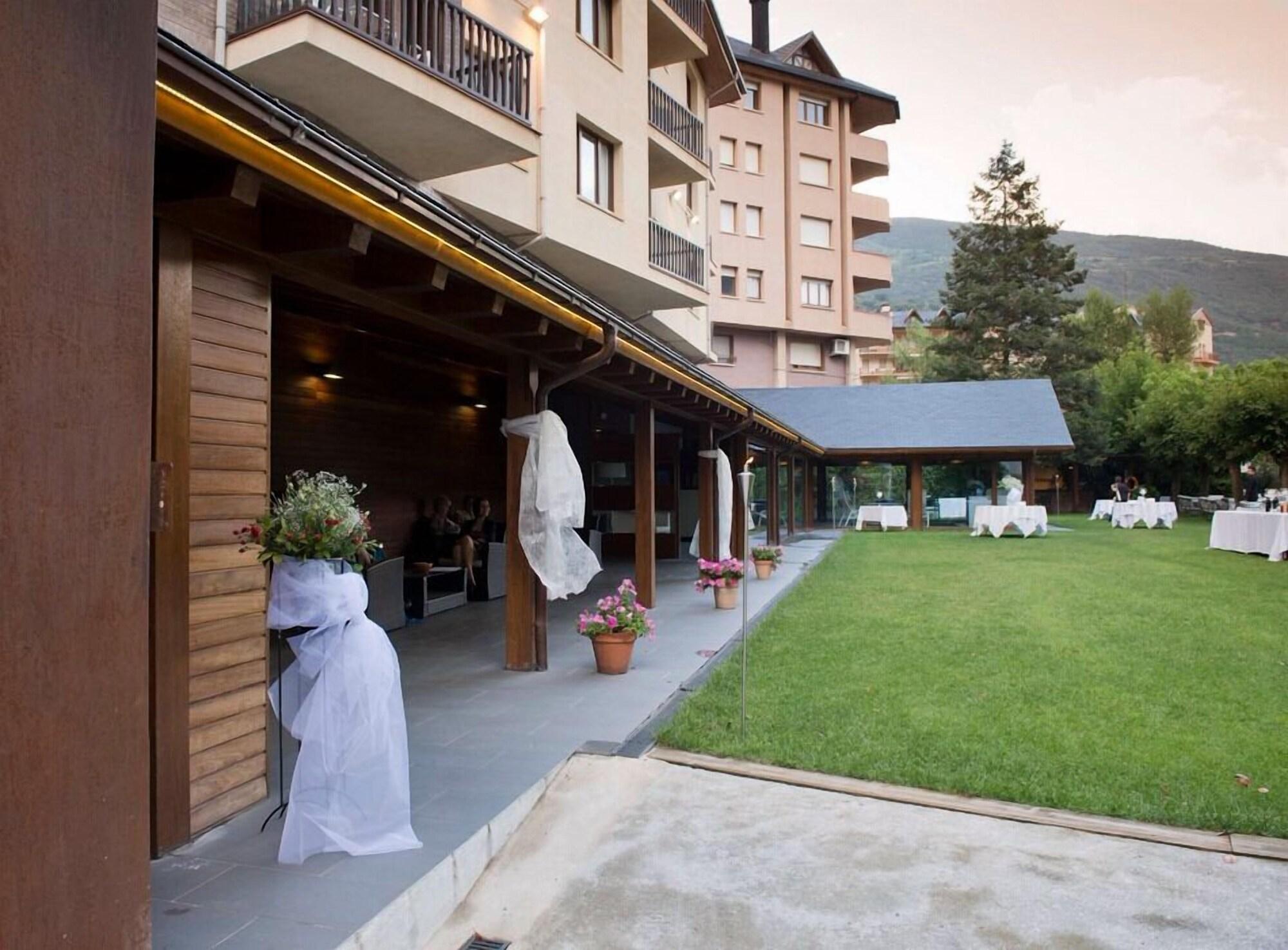 סורט Hotel Restaurant Pessets & Spa מראה חיצוני תמונה