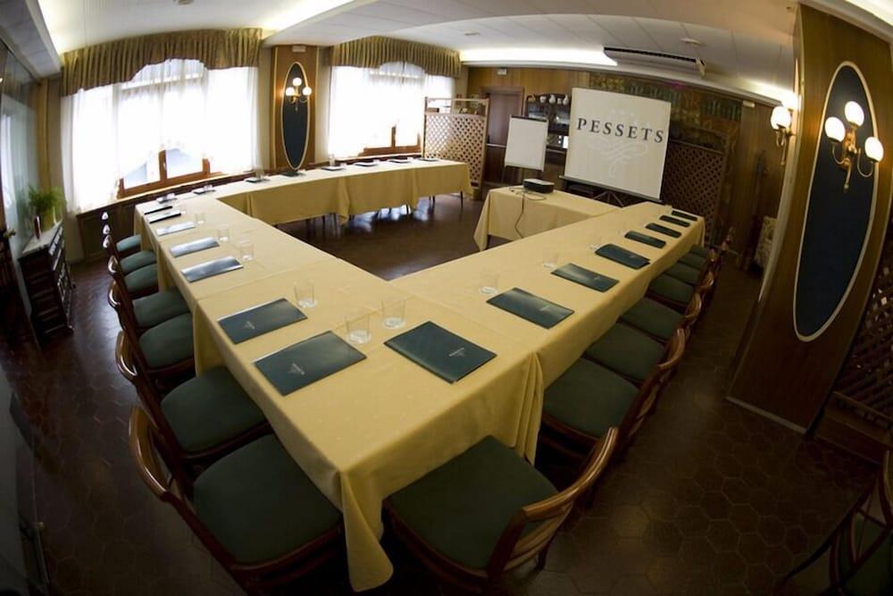 סורט Hotel Restaurant Pessets & Spa מראה חיצוני תמונה