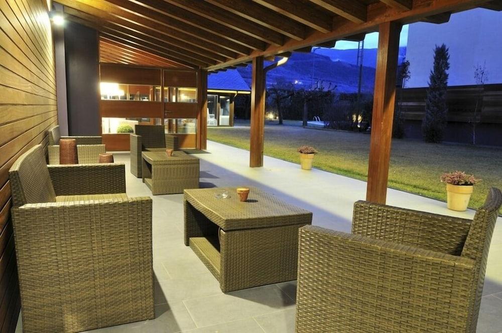 סורט Hotel Restaurant Pessets & Spa מראה חיצוני תמונה