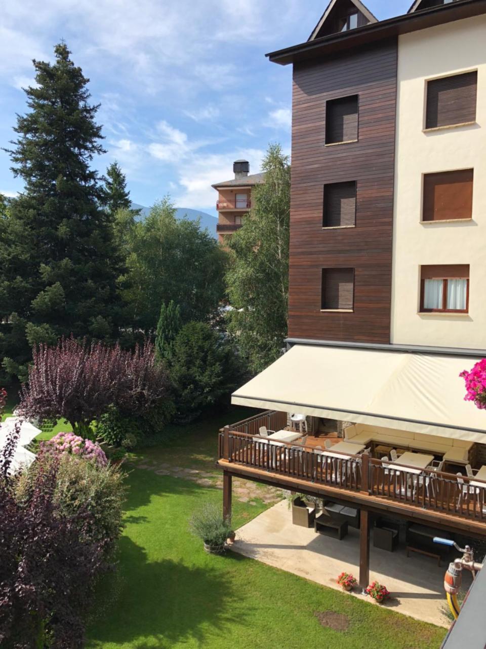 סורט Hotel Restaurant Pessets & Spa מראה חיצוני תמונה
